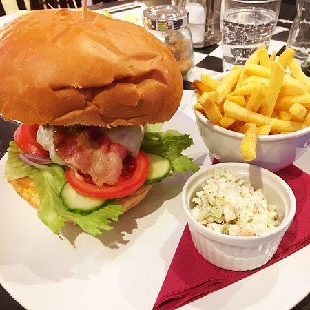 PUSKIN Cafe and Restaurant